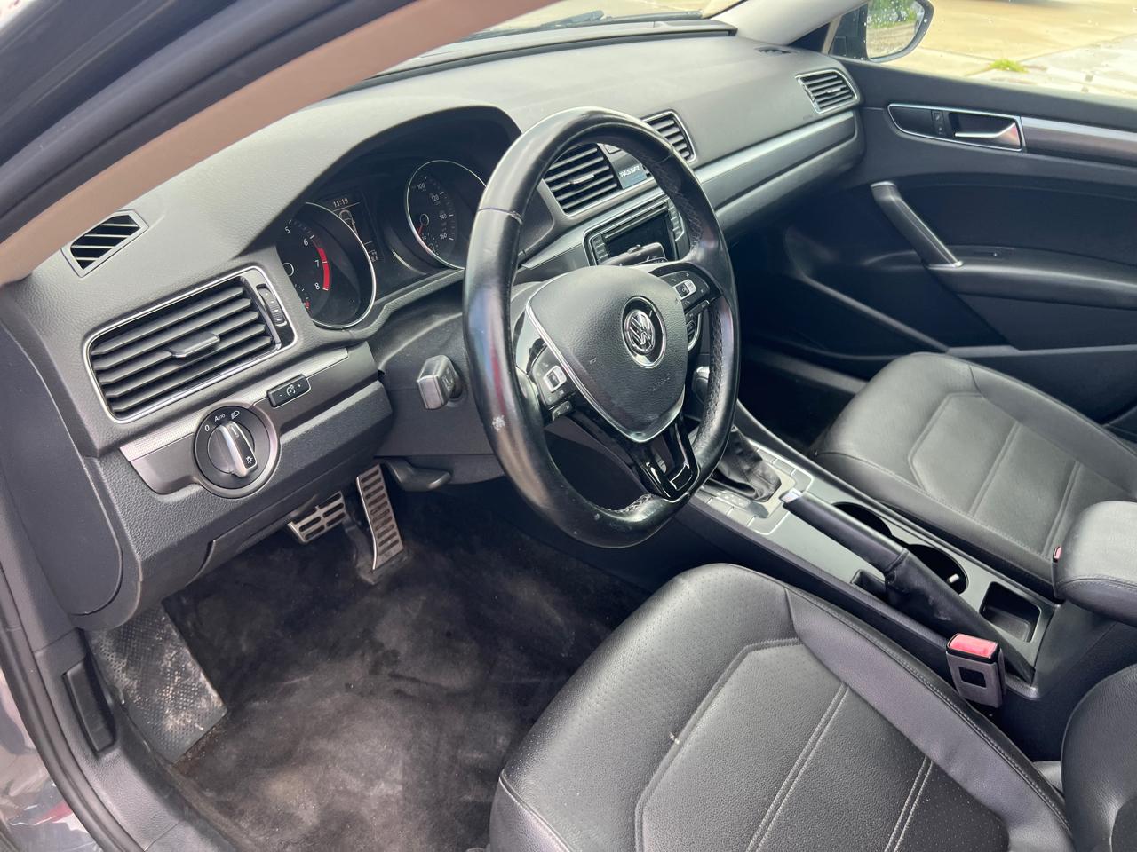 Volkswagen Passat Sedan  2018