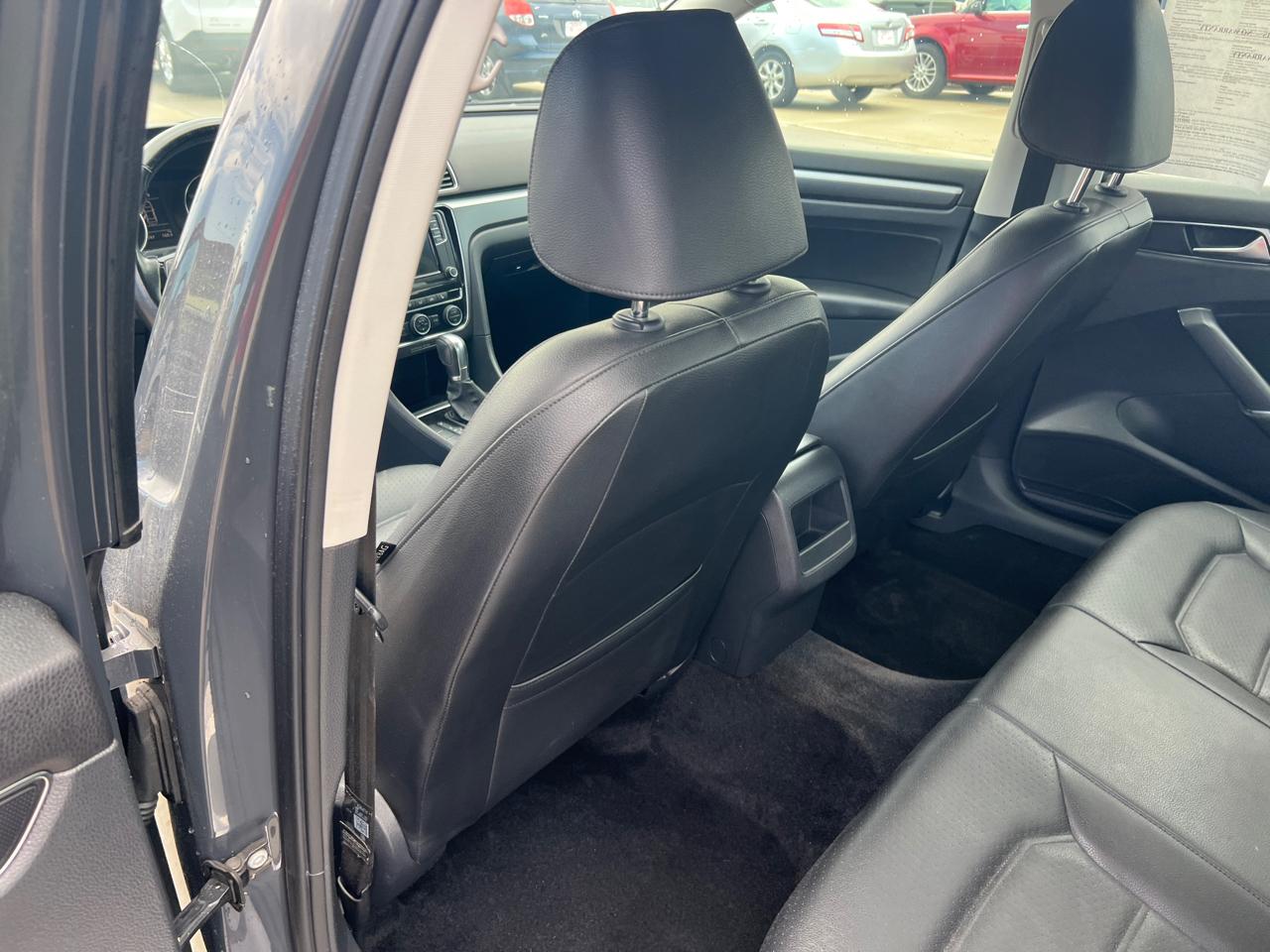Volkswagen Passat Sedan  2018