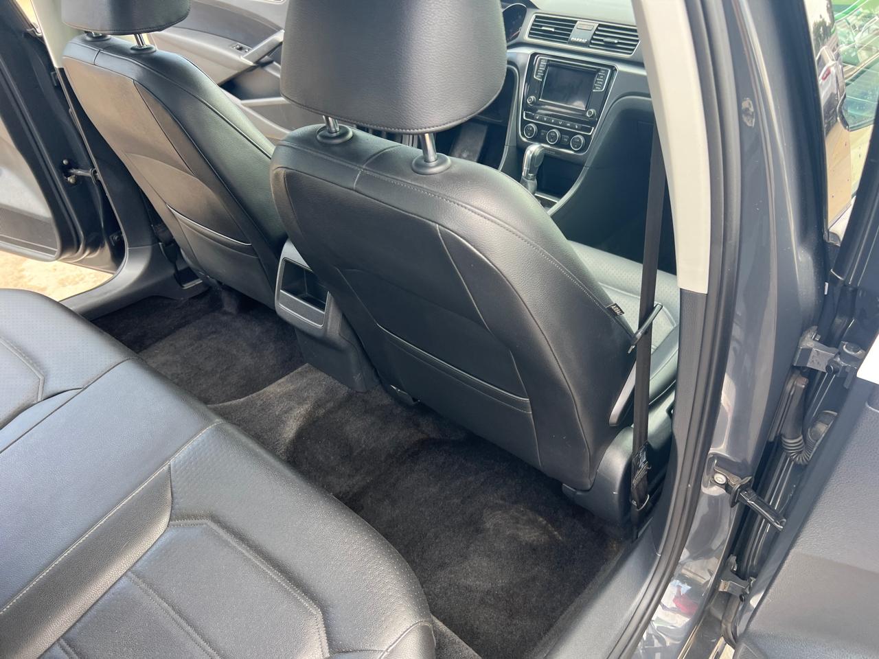 Volkswagen Passat Sedan  2018