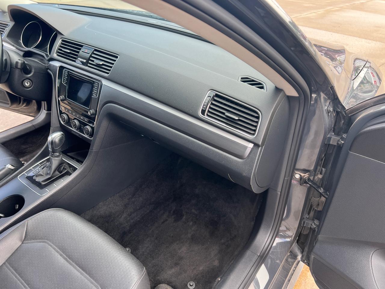 Volkswagen Passat Sedan  2018
