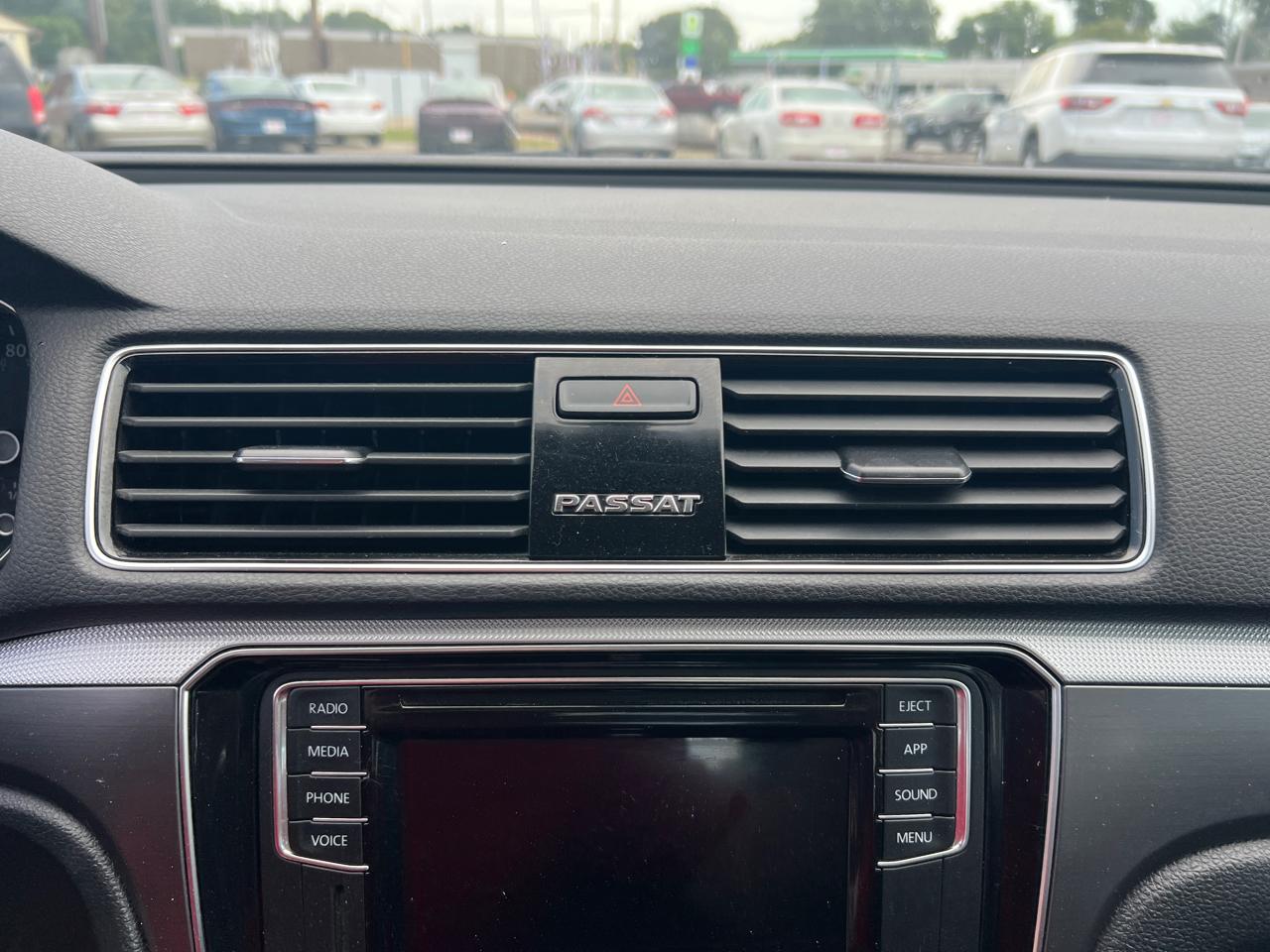 Volkswagen Passat Sedan  2018