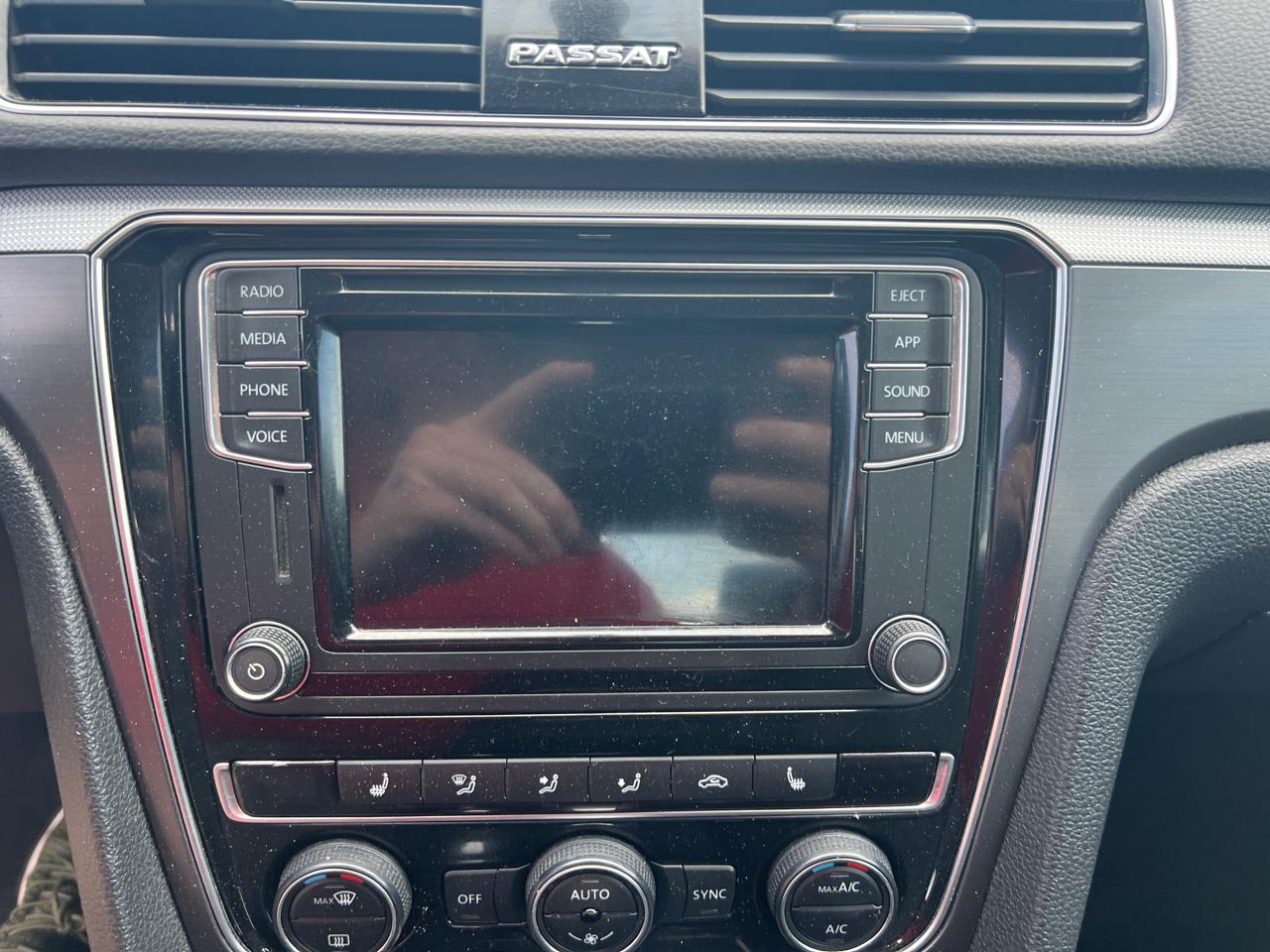 Volkswagen Passat Sedan  2018