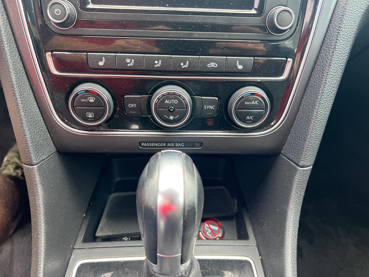 Volkswagen Passat Sedan  2018