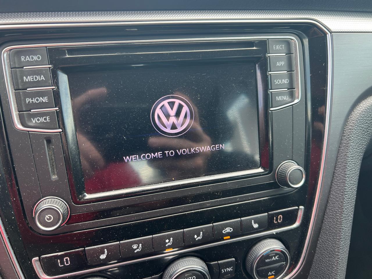 Volkswagen Passat Sedan  2018