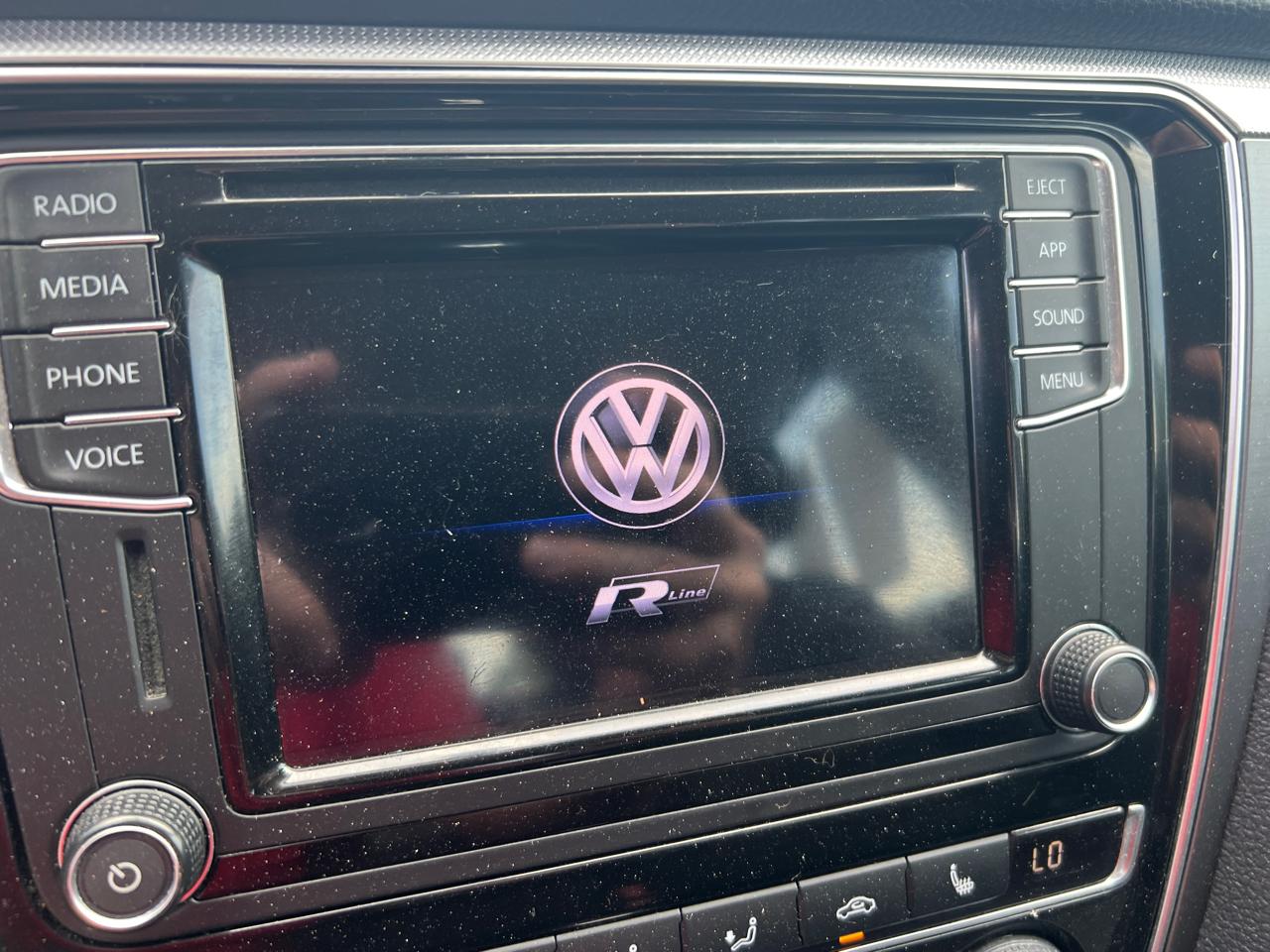 Volkswagen Passat Sedan  2018