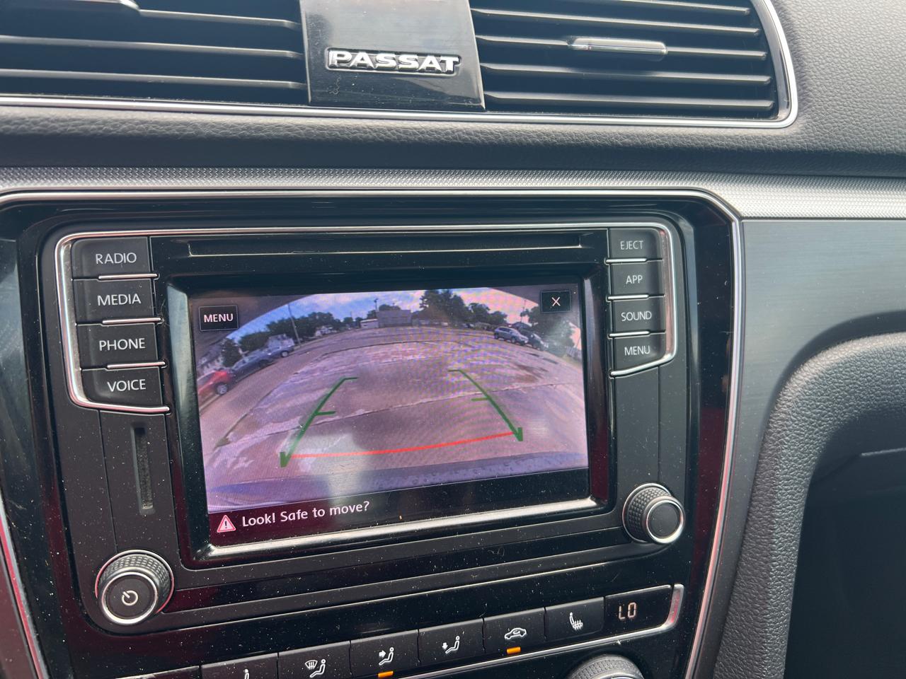 Volkswagen Passat Sedan  2018
