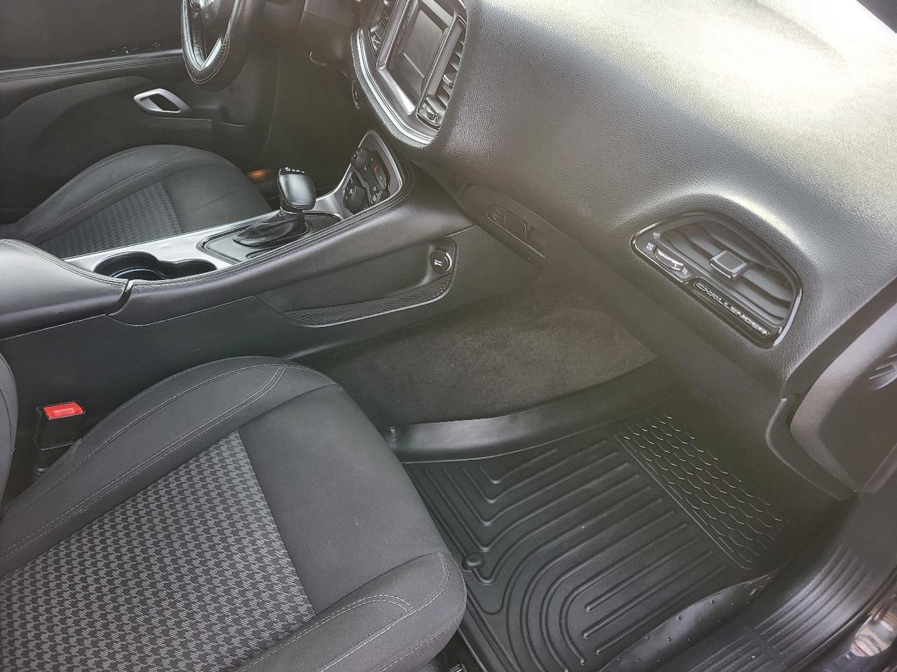 Dodge Challenger SXT 2015