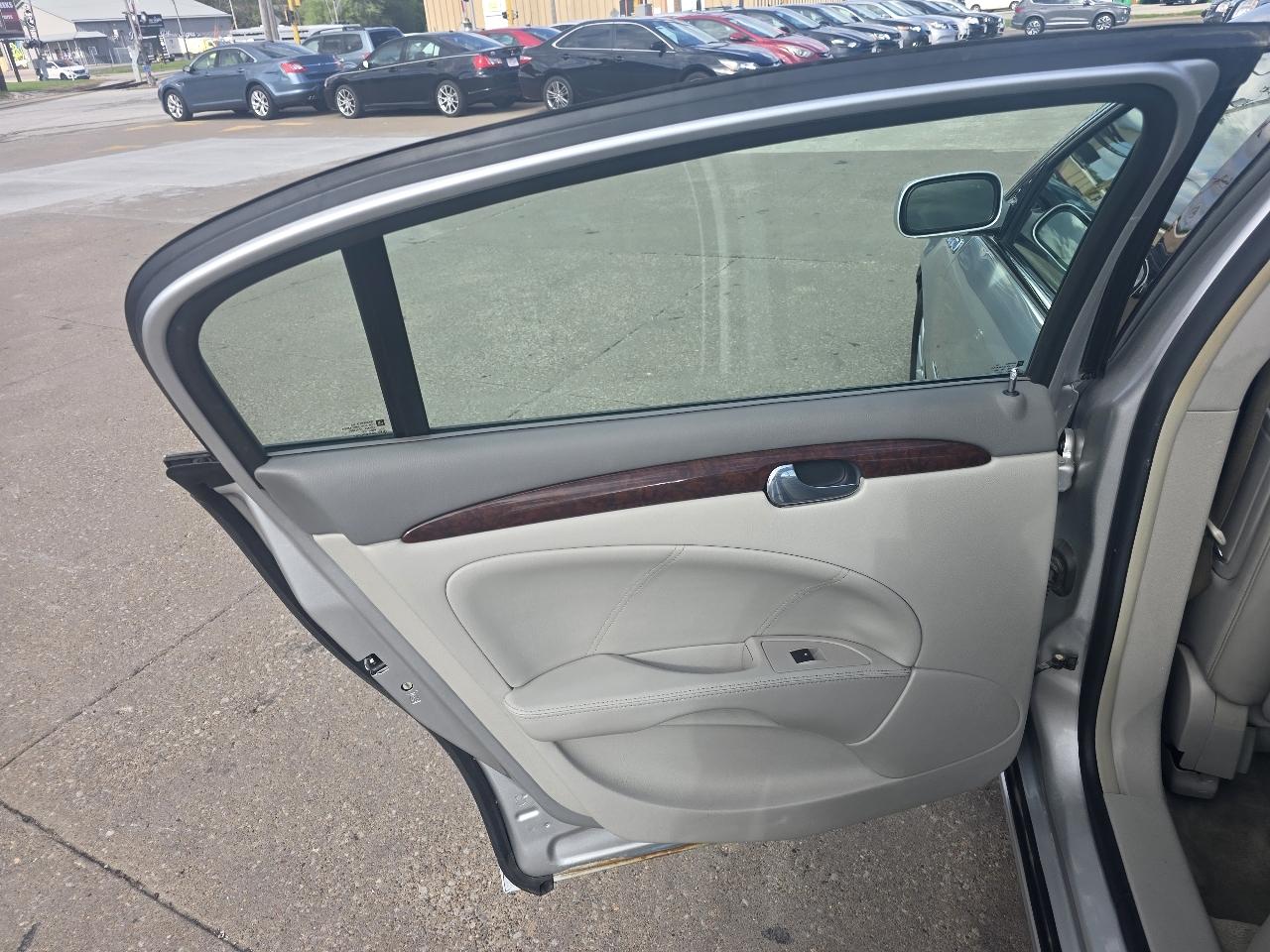 Buick Lucerne CXL 2011