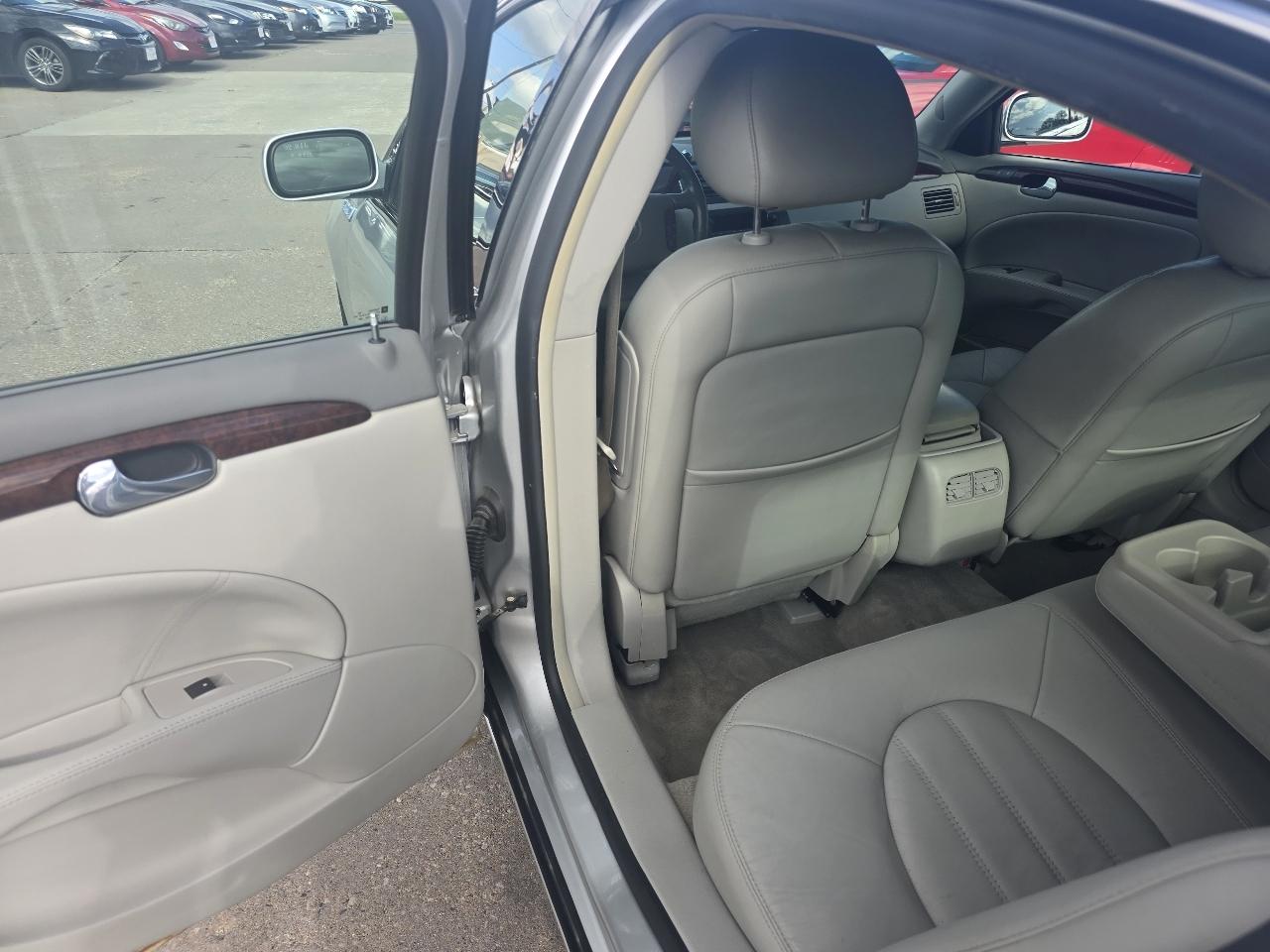 Buick Lucerne CXL 2011