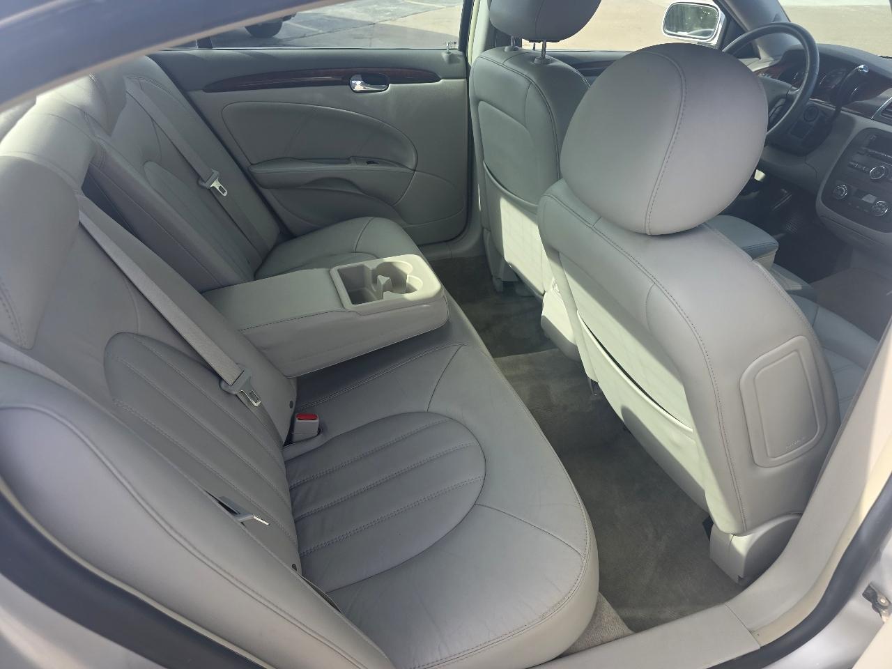 Buick Lucerne CXL 2011