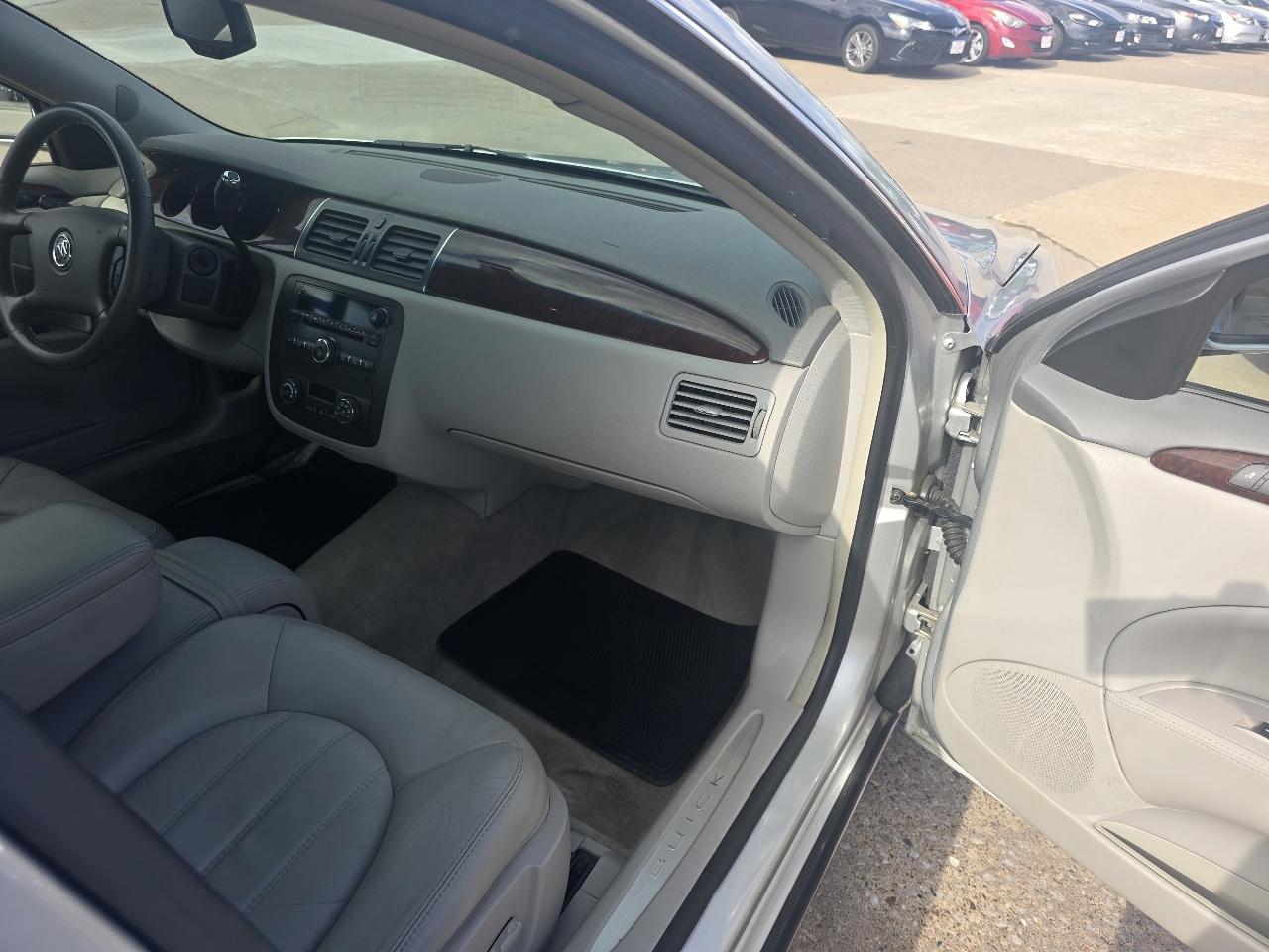 Buick Lucerne CXL 2011