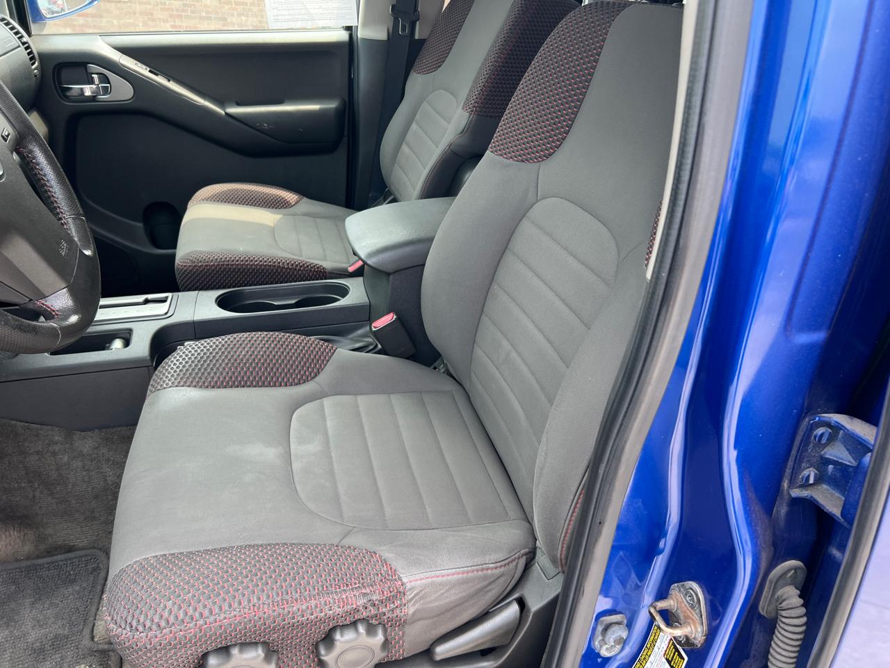 Nissan Frontier PRO-4X Crew Cab 4WD 2012