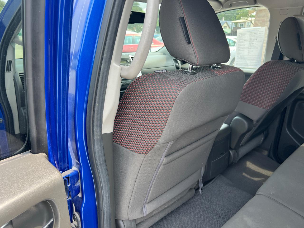 Nissan Frontier PRO-4X Crew Cab 4WD 2012