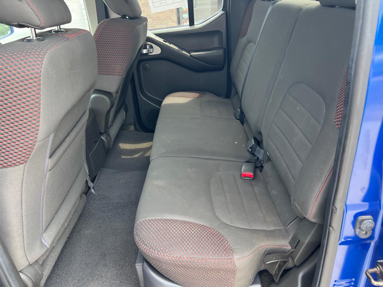 Nissan Frontier PRO-4X Crew Cab 4WD 2012