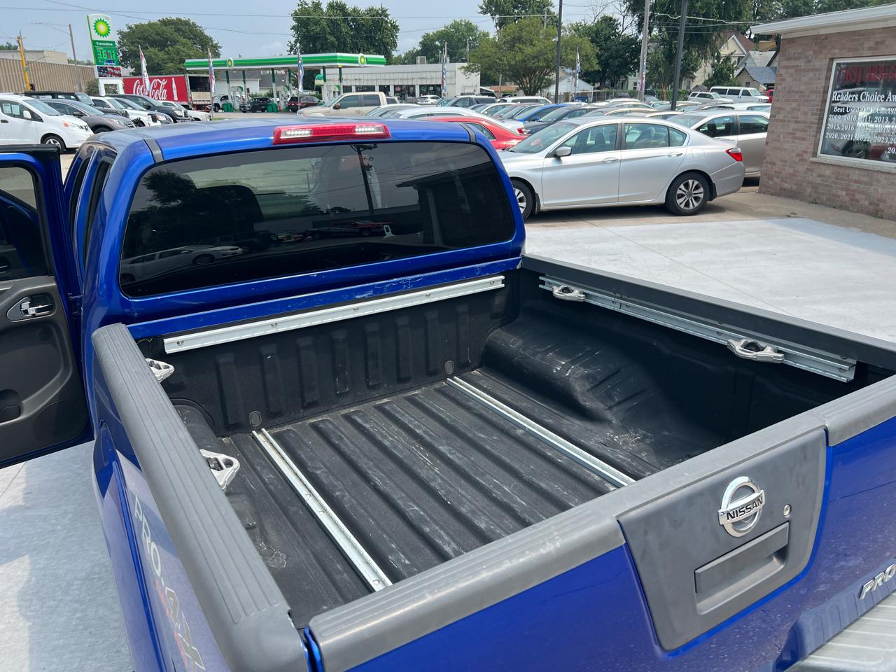 Nissan Frontier PRO-4X Crew Cab 4WD 2012