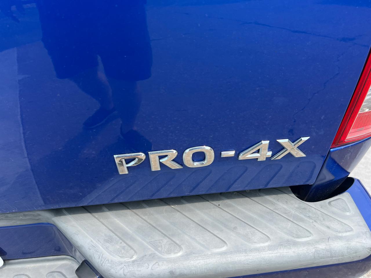 Nissan Frontier PRO-4X Crew Cab 4WD 2012