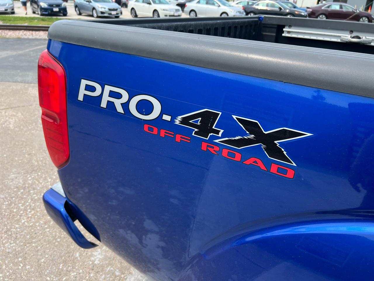 Nissan Frontier PRO-4X Crew Cab 4WD 2012
