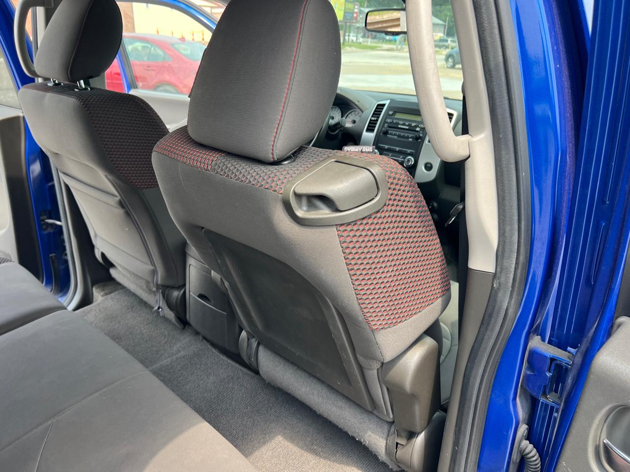 Nissan Frontier PRO-4X Crew Cab 4WD 2012