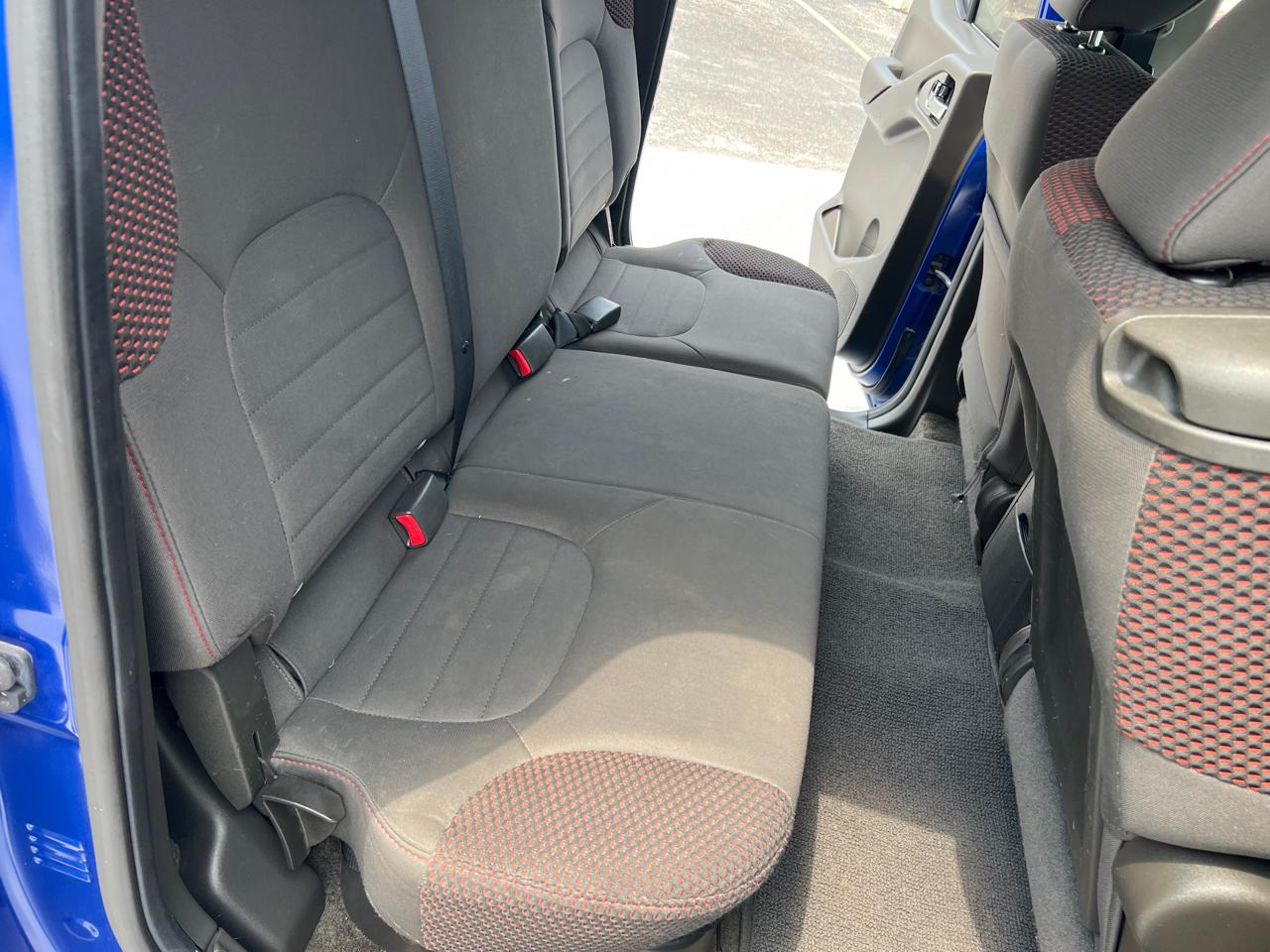Nissan Frontier PRO-4X Crew Cab 4WD 2012
