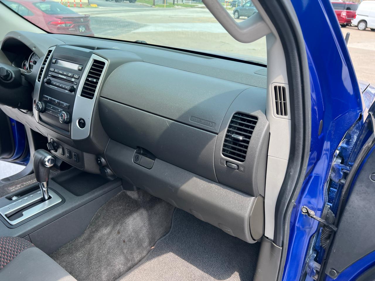 Nissan Frontier PRO-4X Crew Cab 4WD 2012
