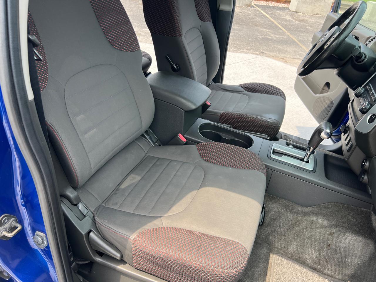 Nissan Frontier PRO-4X Crew Cab 4WD 2012