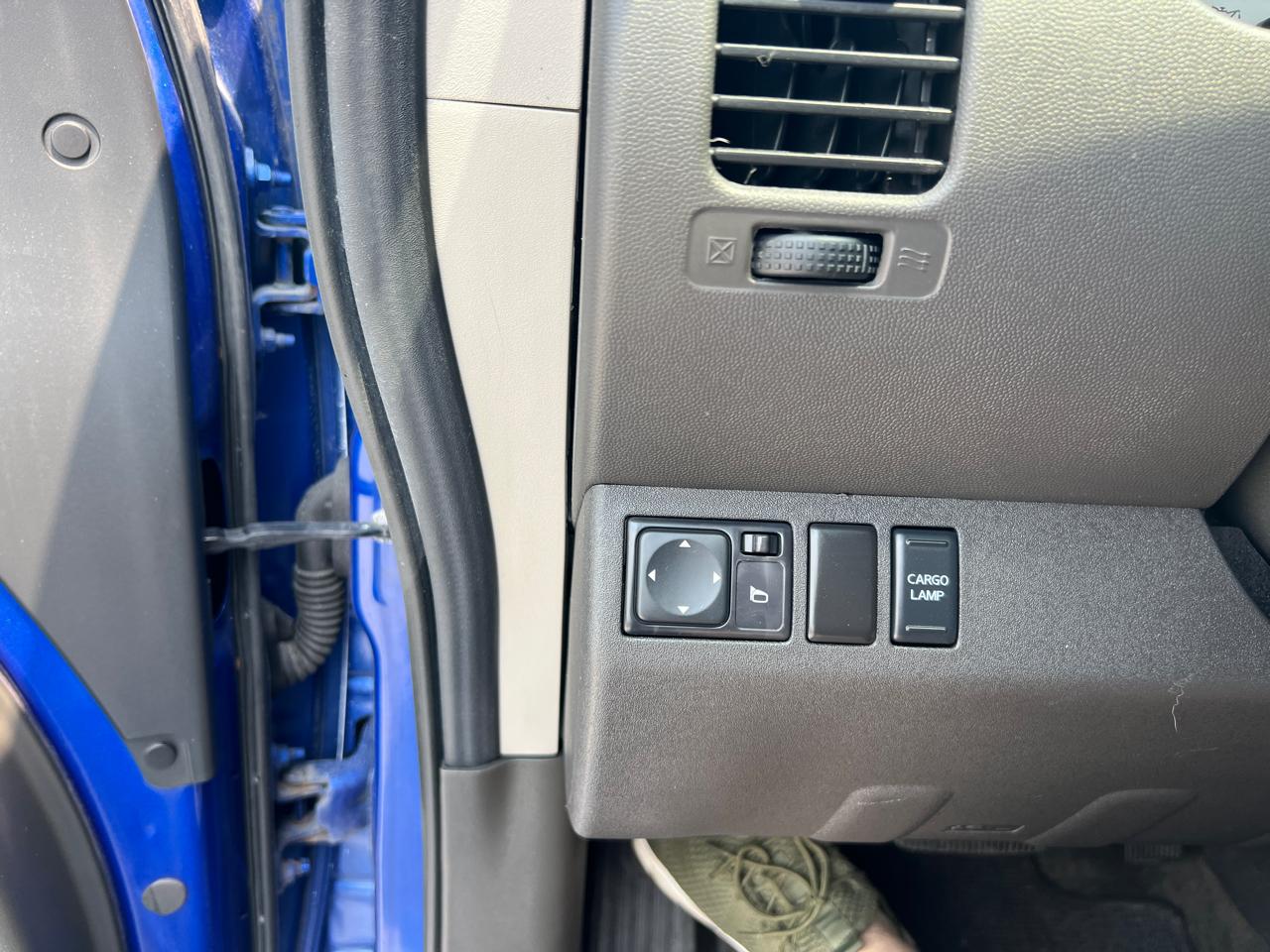 Nissan Frontier PRO-4X Crew Cab 4WD 2012