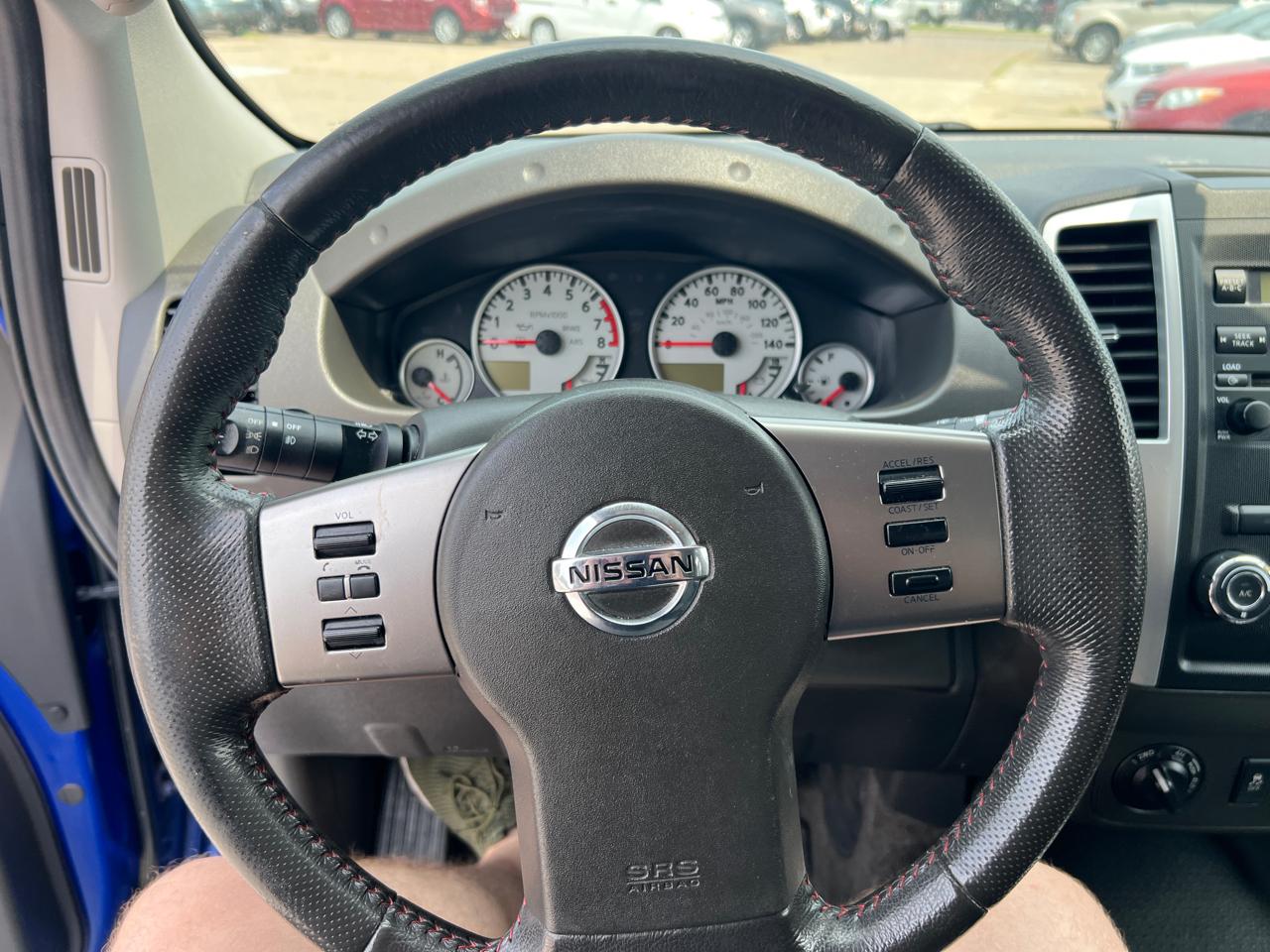 Nissan Frontier PRO-4X Crew Cab 4WD 2012