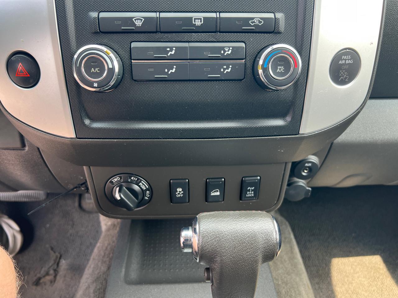 Nissan Frontier PRO-4X Crew Cab 4WD 2012