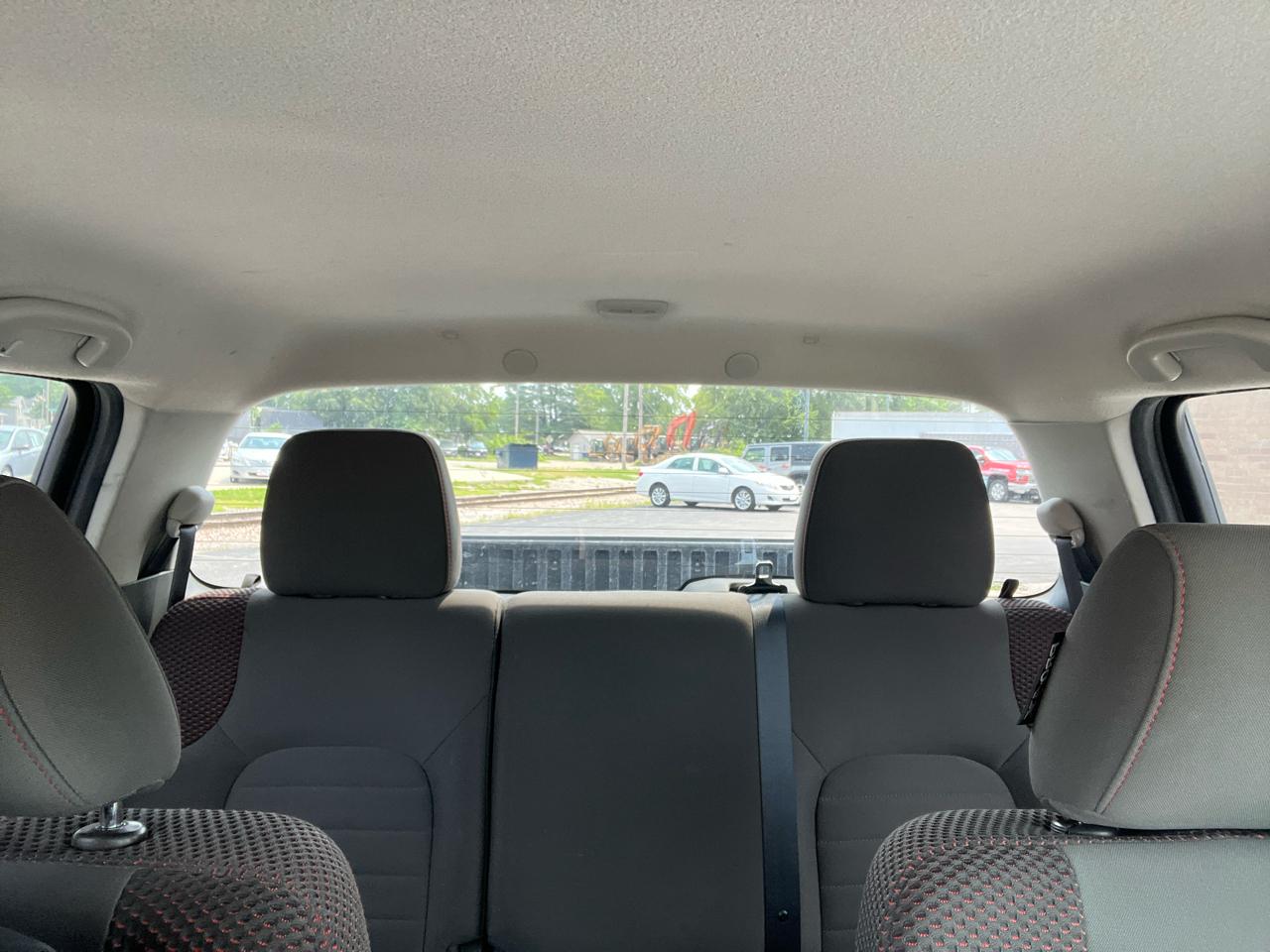 Nissan Frontier PRO-4X Crew Cab 4WD 2012