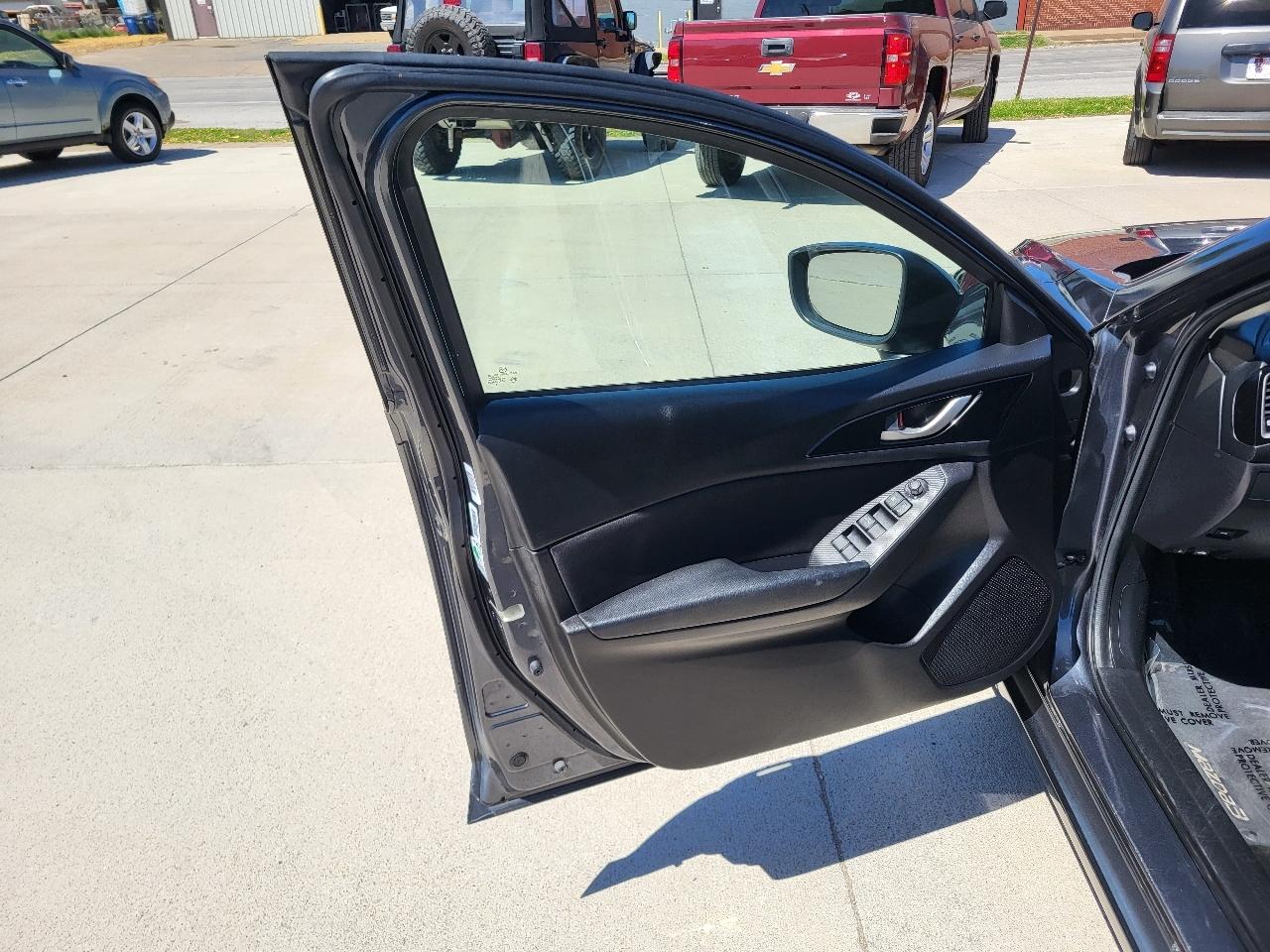 Mazda MAZDA3 i Sport AT 4-Door 2015