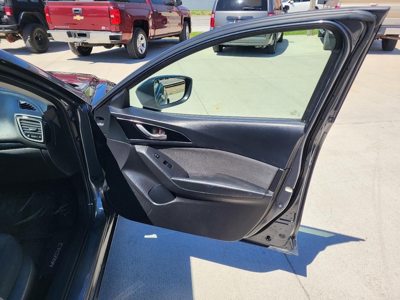 Mazda MAZDA3 i Sport AT 4-Door 2015