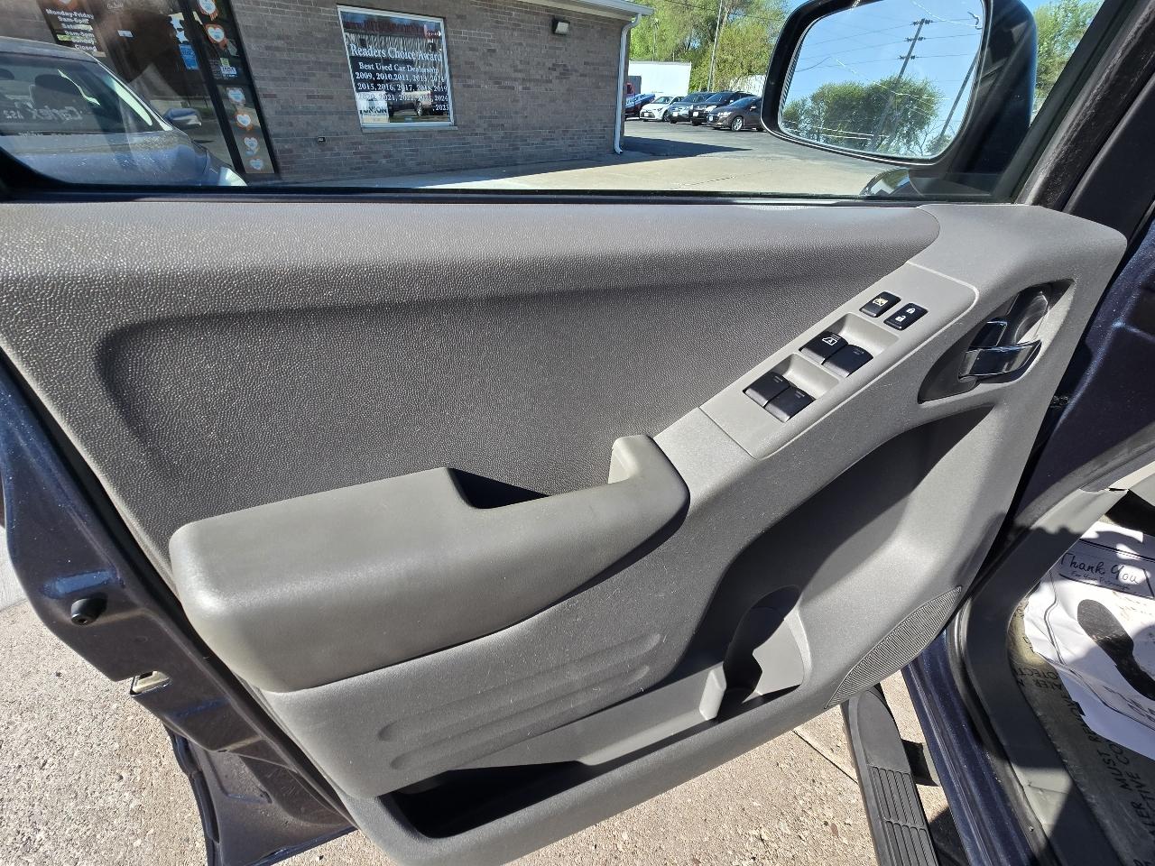 Nissan Frontier S Crew Cab 6MT 4WD 2015