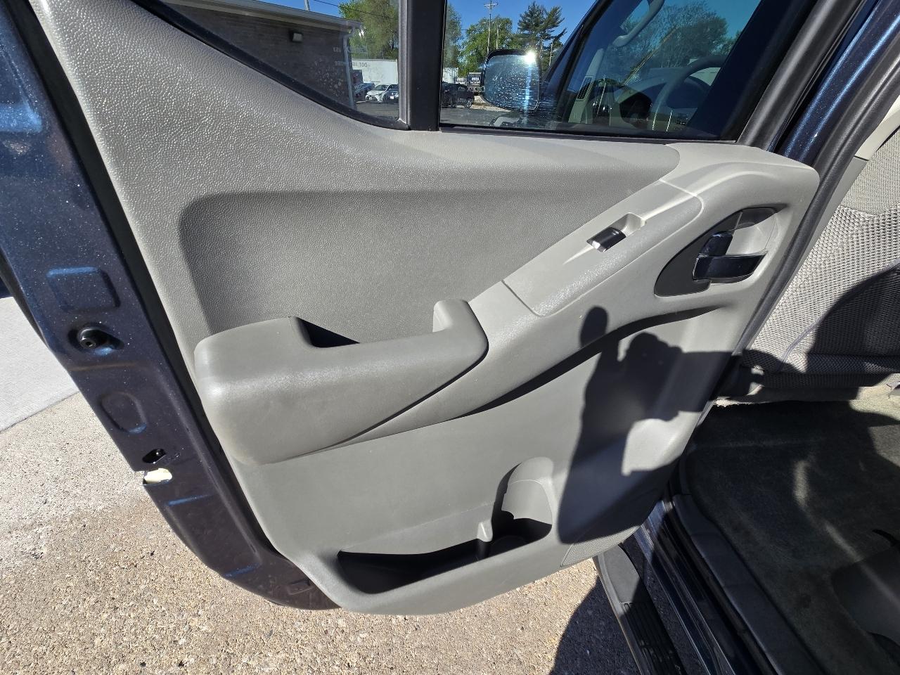 Nissan Frontier S Crew Cab 6MT 4WD 2015