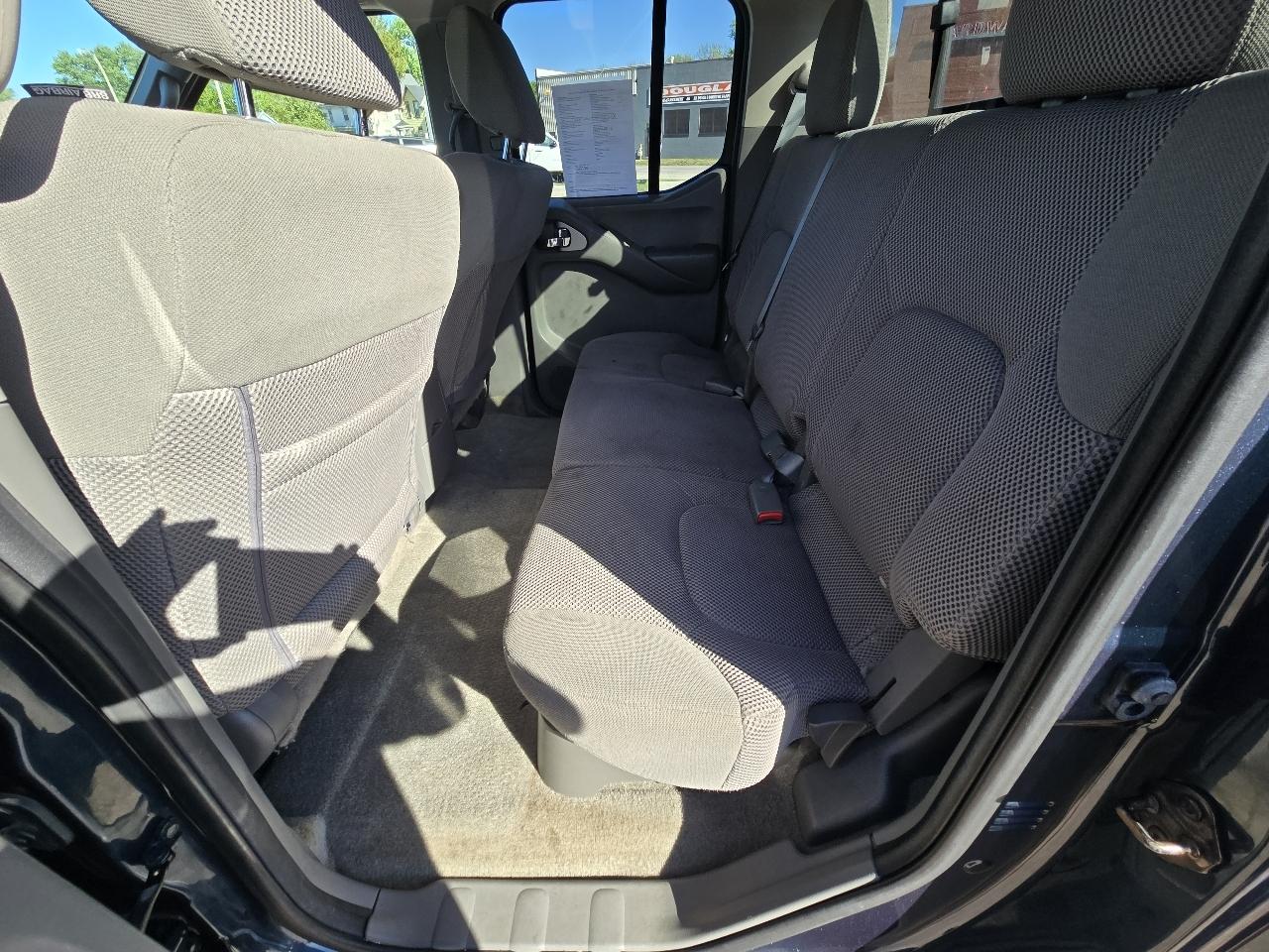 Nissan Frontier S Crew Cab 6MT 4WD 2015