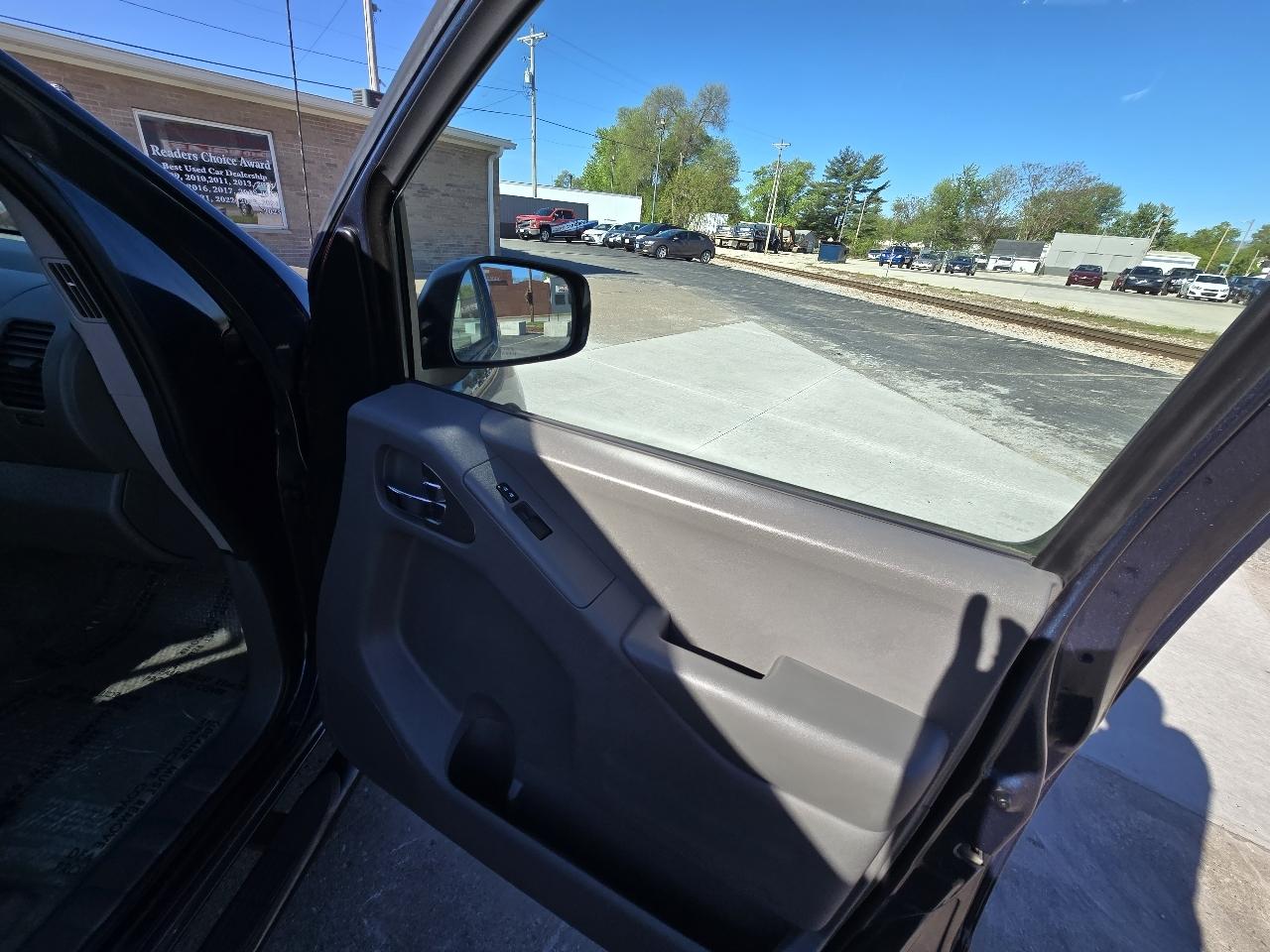 Nissan Frontier S Crew Cab 6MT 4WD 2015