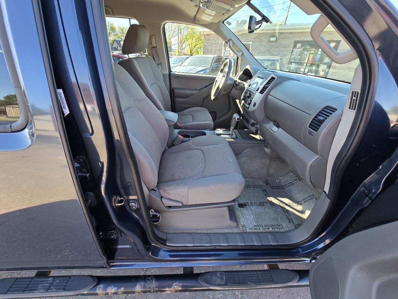 Nissan Frontier S Crew Cab 6MT 4WD 2015