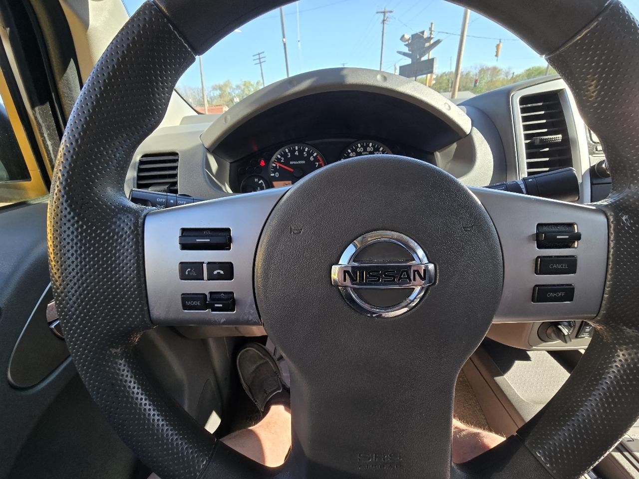 Nissan Frontier S Crew Cab 6MT 4WD 2015