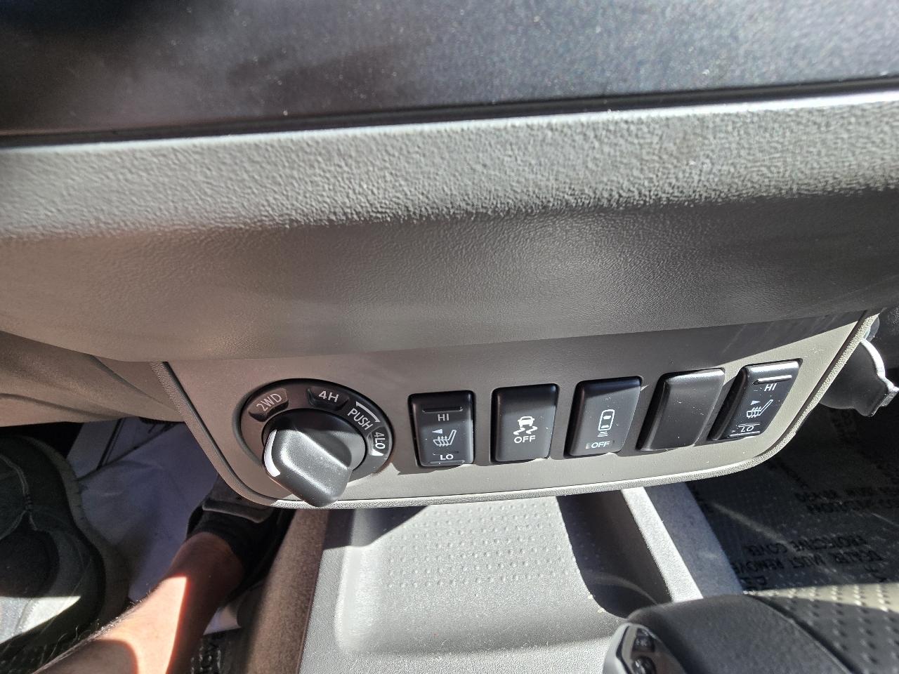 Nissan Frontier S Crew Cab 6MT 4WD 2015