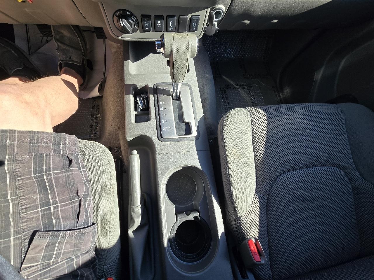 Nissan Frontier S Crew Cab 6MT 4WD 2015