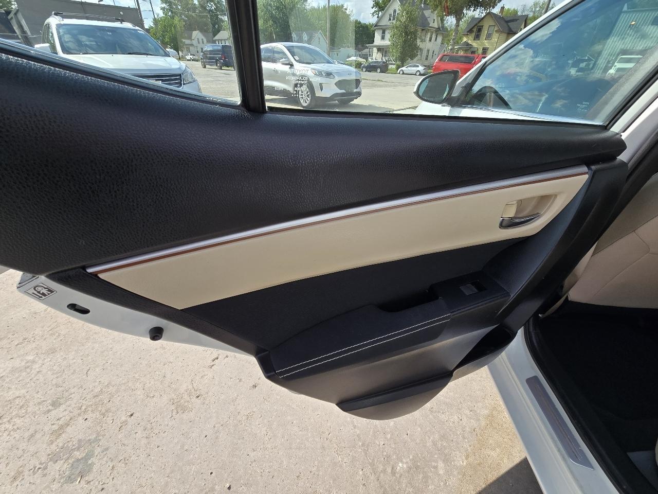 Toyota Corolla LE Eco CVT 2015