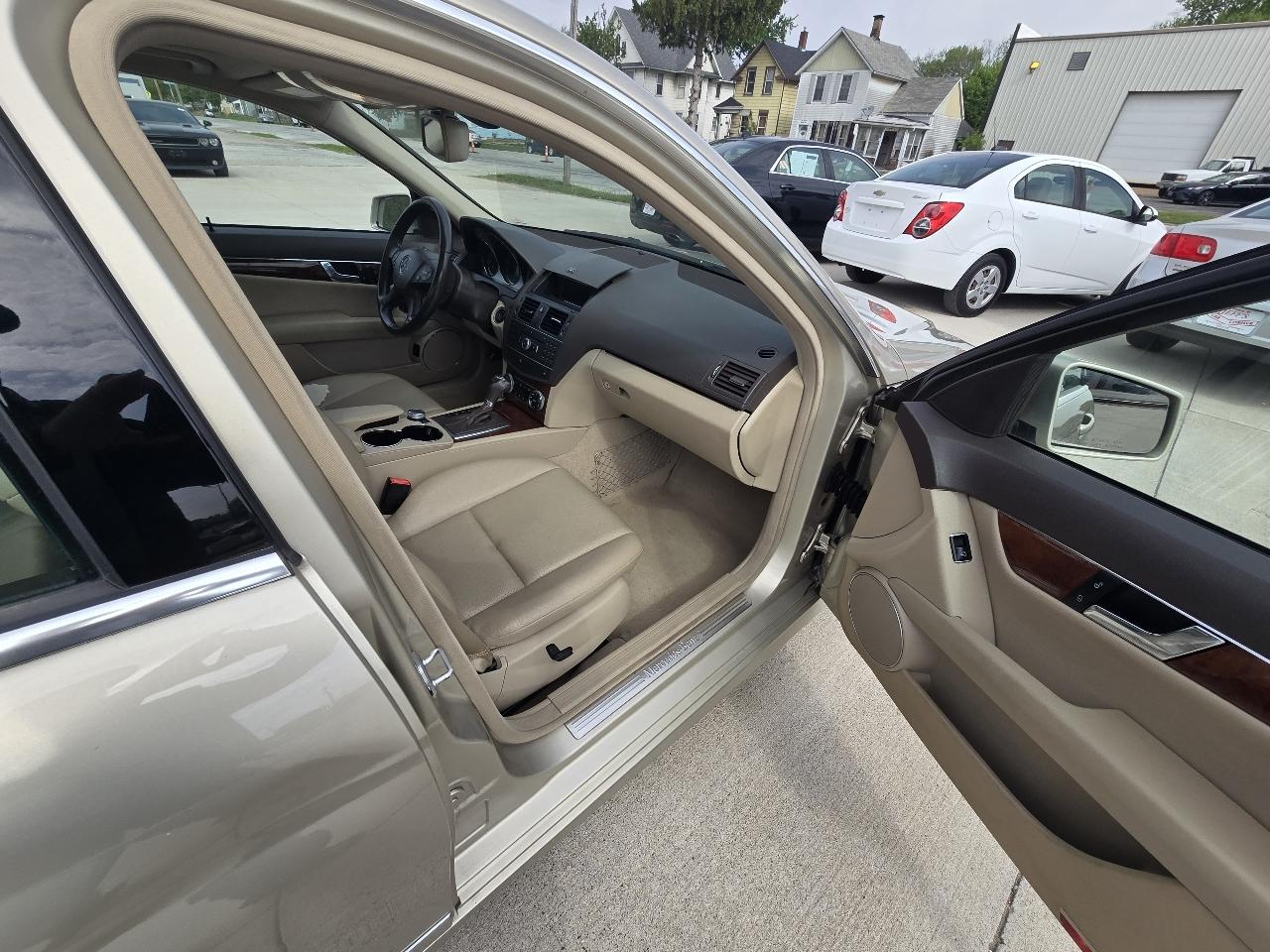 Mercedes-Benz C-Class C300 4MATIC Sport Sedan 2011