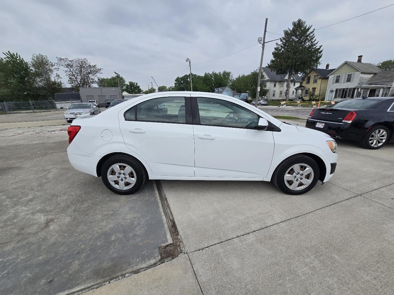Chevrolet Sonic LS Auto Sedan 2016