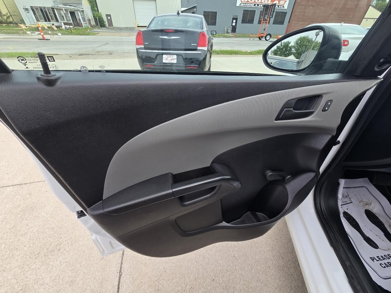 Chevrolet Sonic LS Auto Sedan 2016