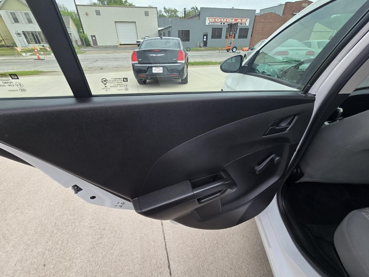 Chevrolet Sonic LS Auto Sedan 2016
