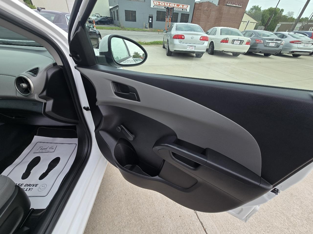 Chevrolet Sonic LS Auto Sedan 2016