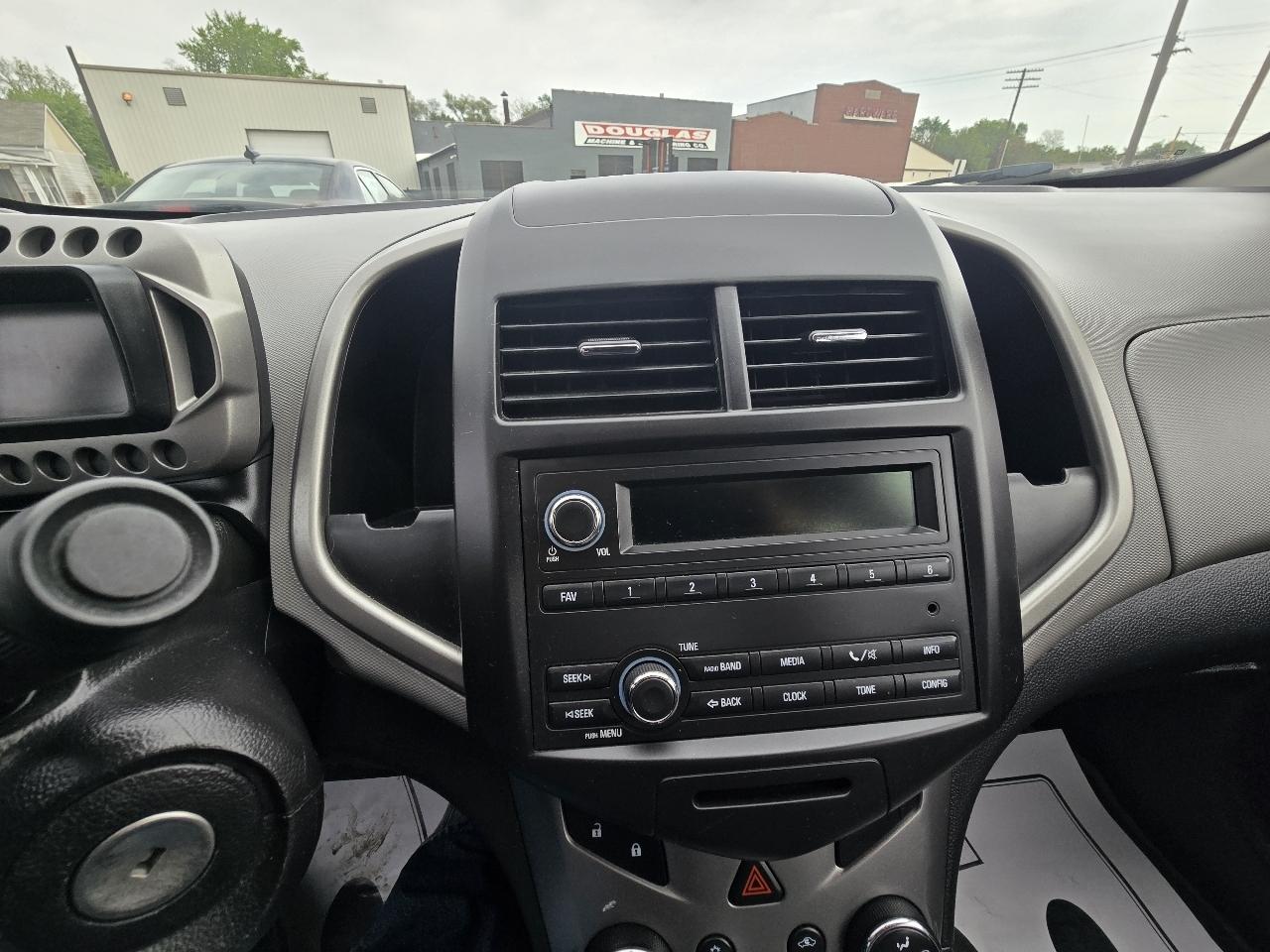 Chevrolet Sonic LS Auto Sedan 2016