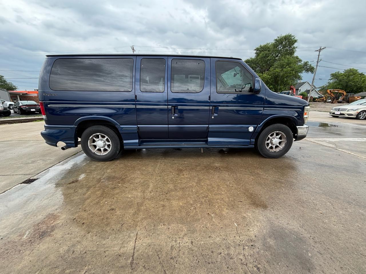Ford Econoline E-150 2011