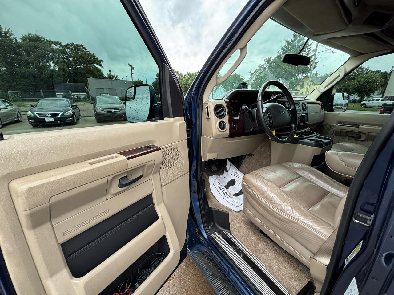 Ford Econoline E-150 2011