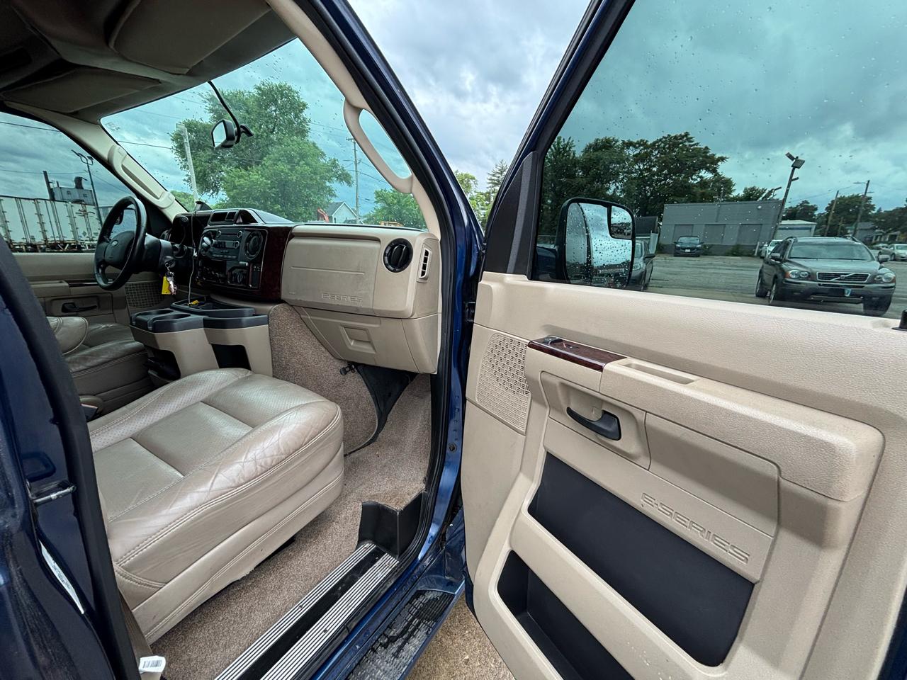Ford Econoline E-150 2011