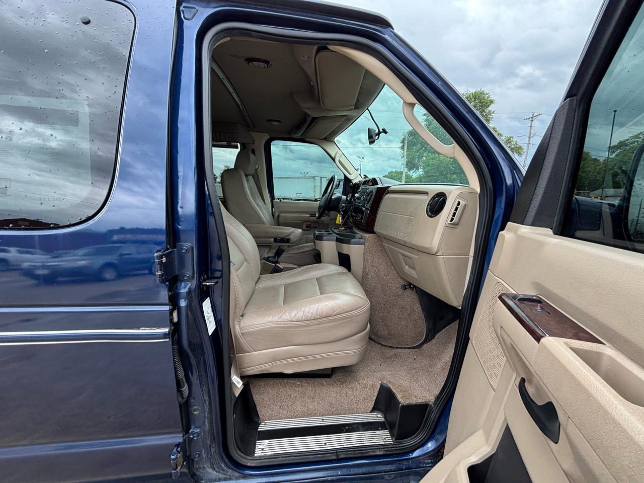 Ford Econoline E-150 2011